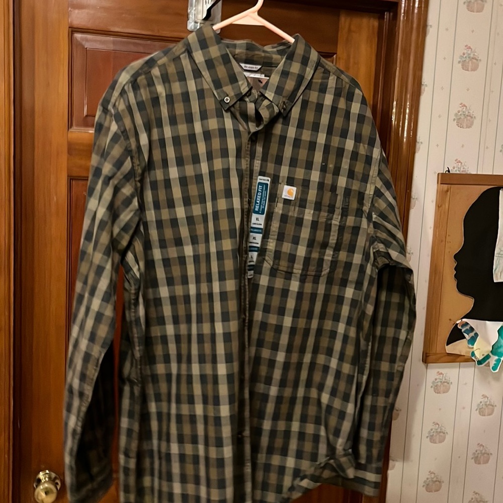 I’m selling a long sleeve button up call heart orange shirt never been worn.